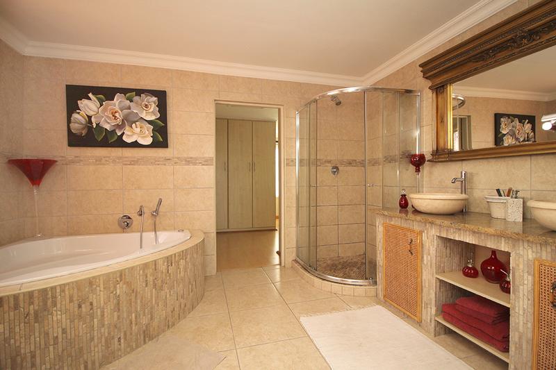 5 Bedroom Property for Sale in Village On Sea Western Cape